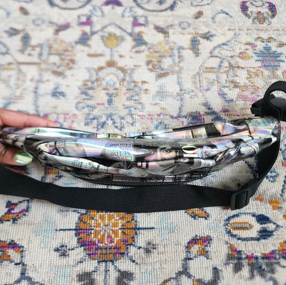 Holographic Womens High Glossy Michelle Obama Magazine Print Fanny Waist Purse - Picture 7 of 12